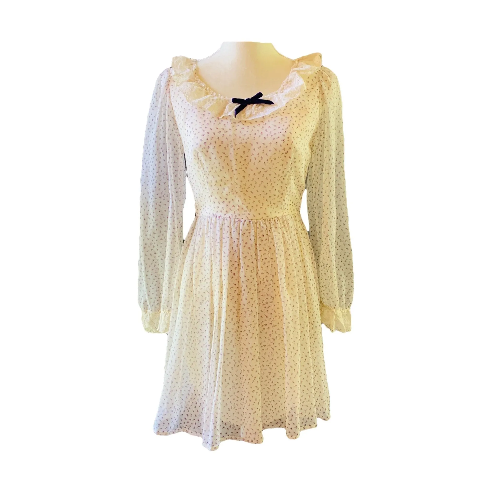 Vintage 1960s Chiffon Babydoll  Dress with Lilac Floral Design by Pronuptia of Paris.