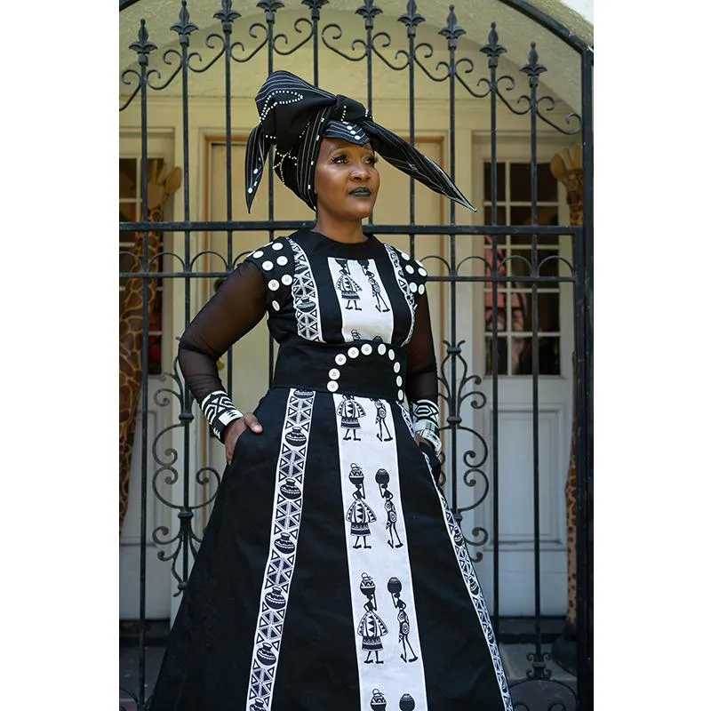 Sure! Here’s an optimized title for an Xhosa outfit in English with modifiers:

Beautiful Traditional Xhosa Attire with Intricate Beading - Stylish Cultural Dress for Special Occasions

Feel free to let me know if you need further modifications or additional options!